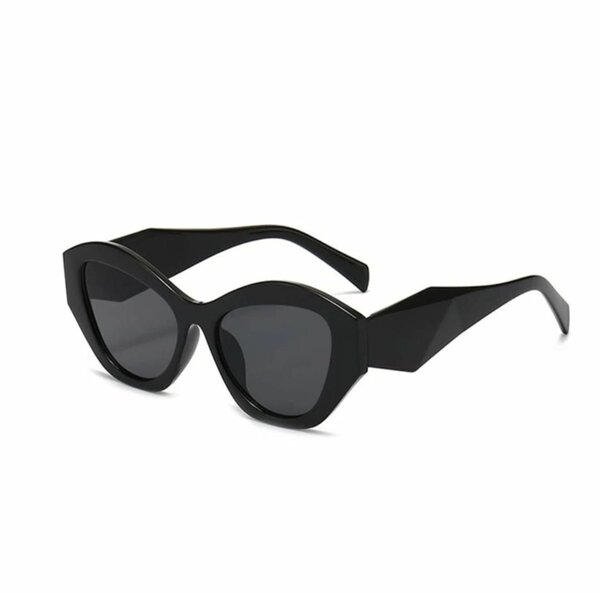 Lunettes de soleil noires chic