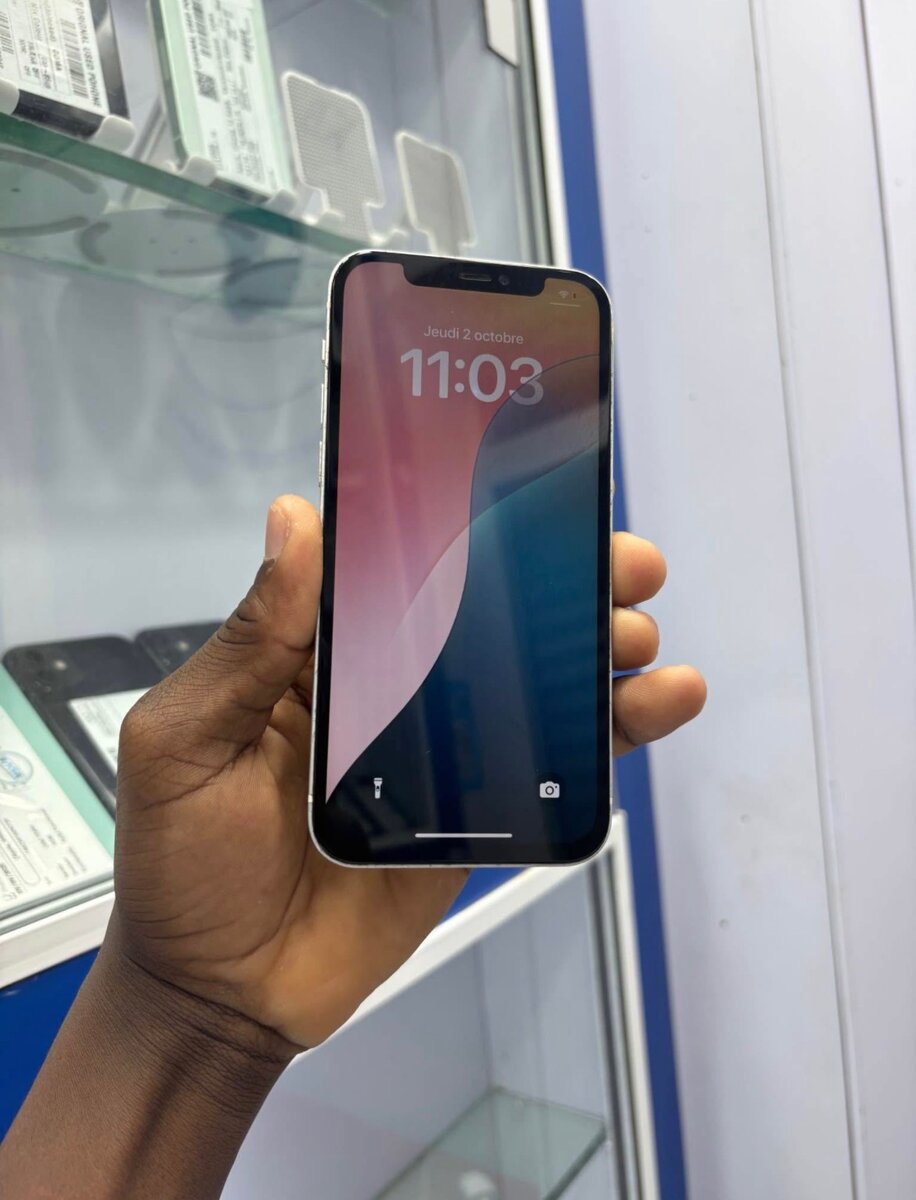 Smartphone iOS 5G Blanc