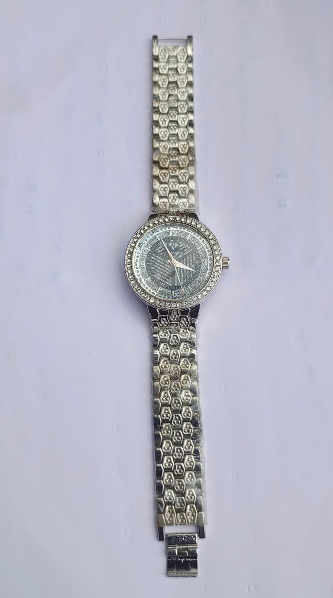 Montre élégante en acier