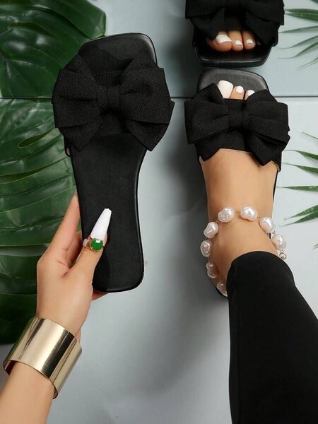 Sandales noires avec noeud élégant