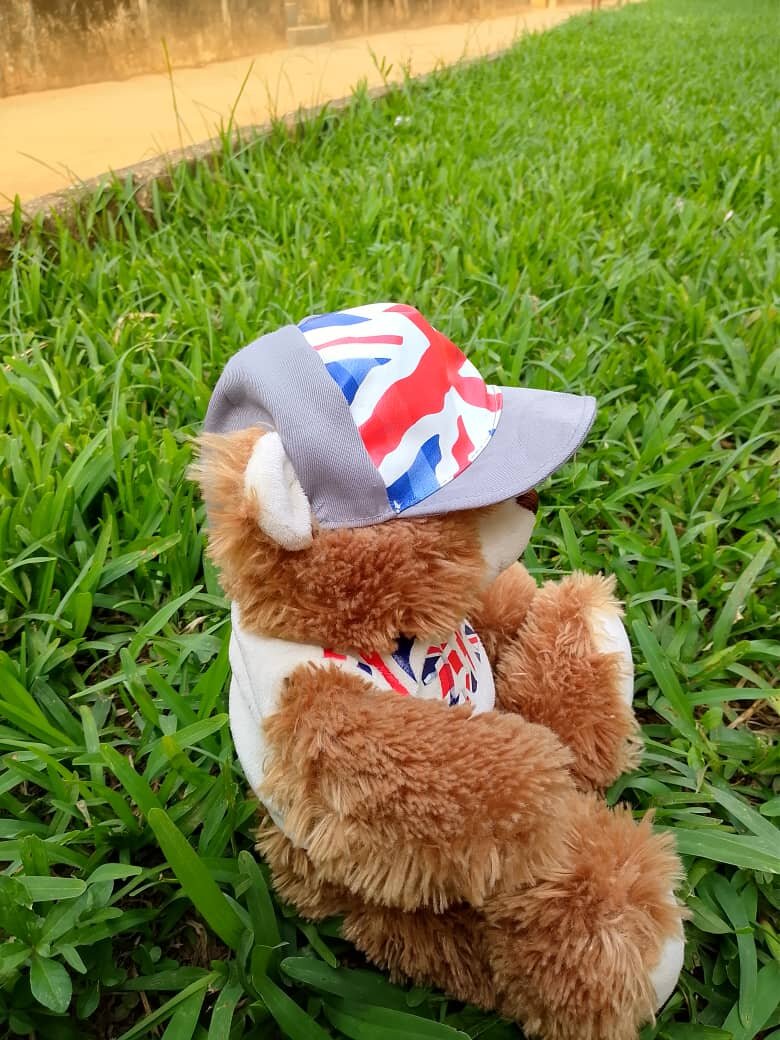Ourson marron avec chapeau Union Jack