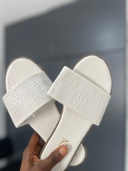 Claquettes d'été élégantes