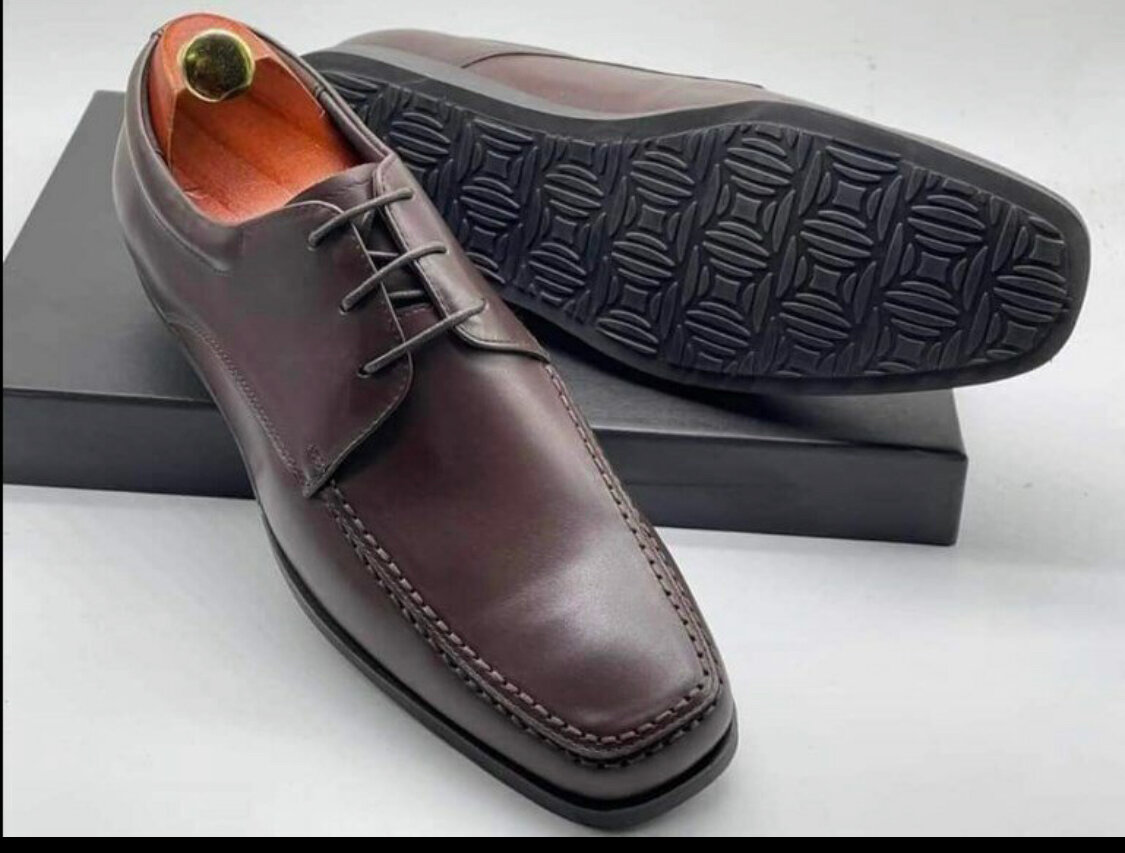 Chaussures habillées en cuir brun