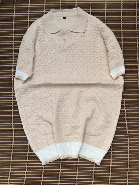 Polo en tricot beige chic