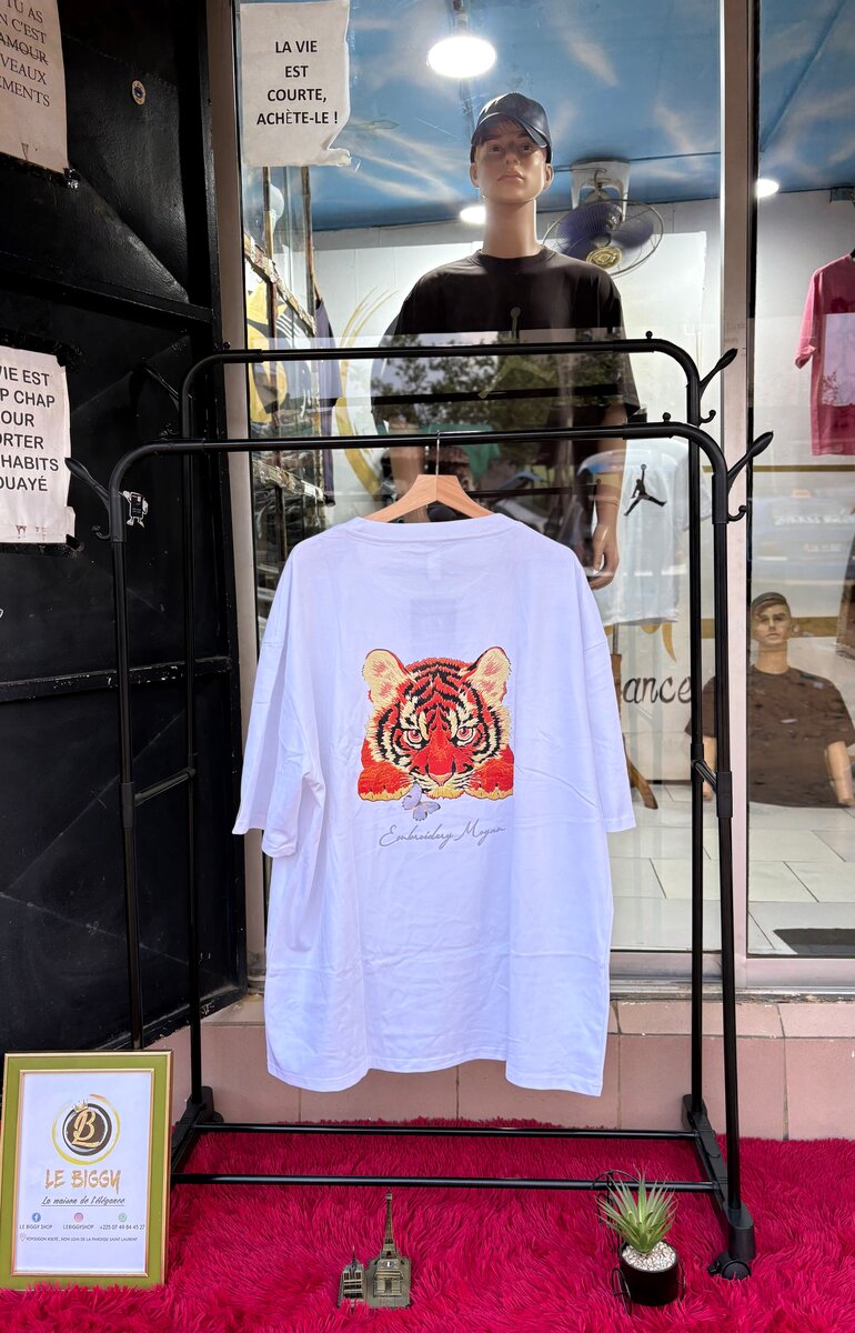 T-shirt blanche avec tigre