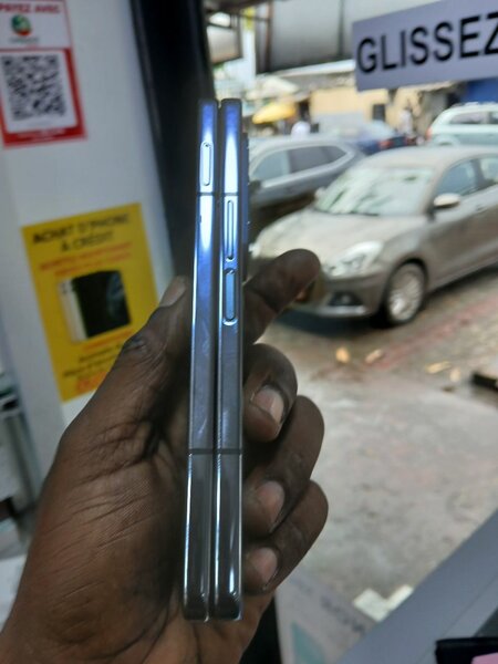 Smartphone fold4 moderne