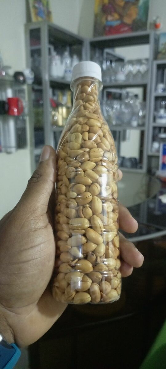 Arachides grillées en bouteille