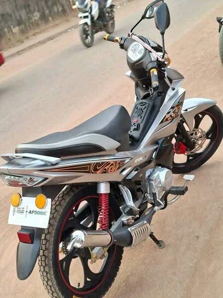 Moto Apsonic moderne et stylée