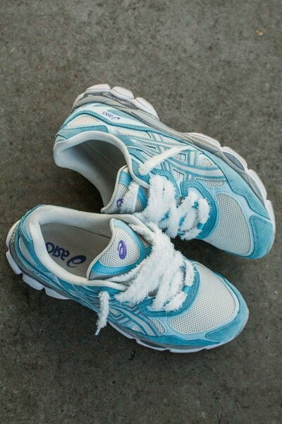 Chaussures de course légères Asics