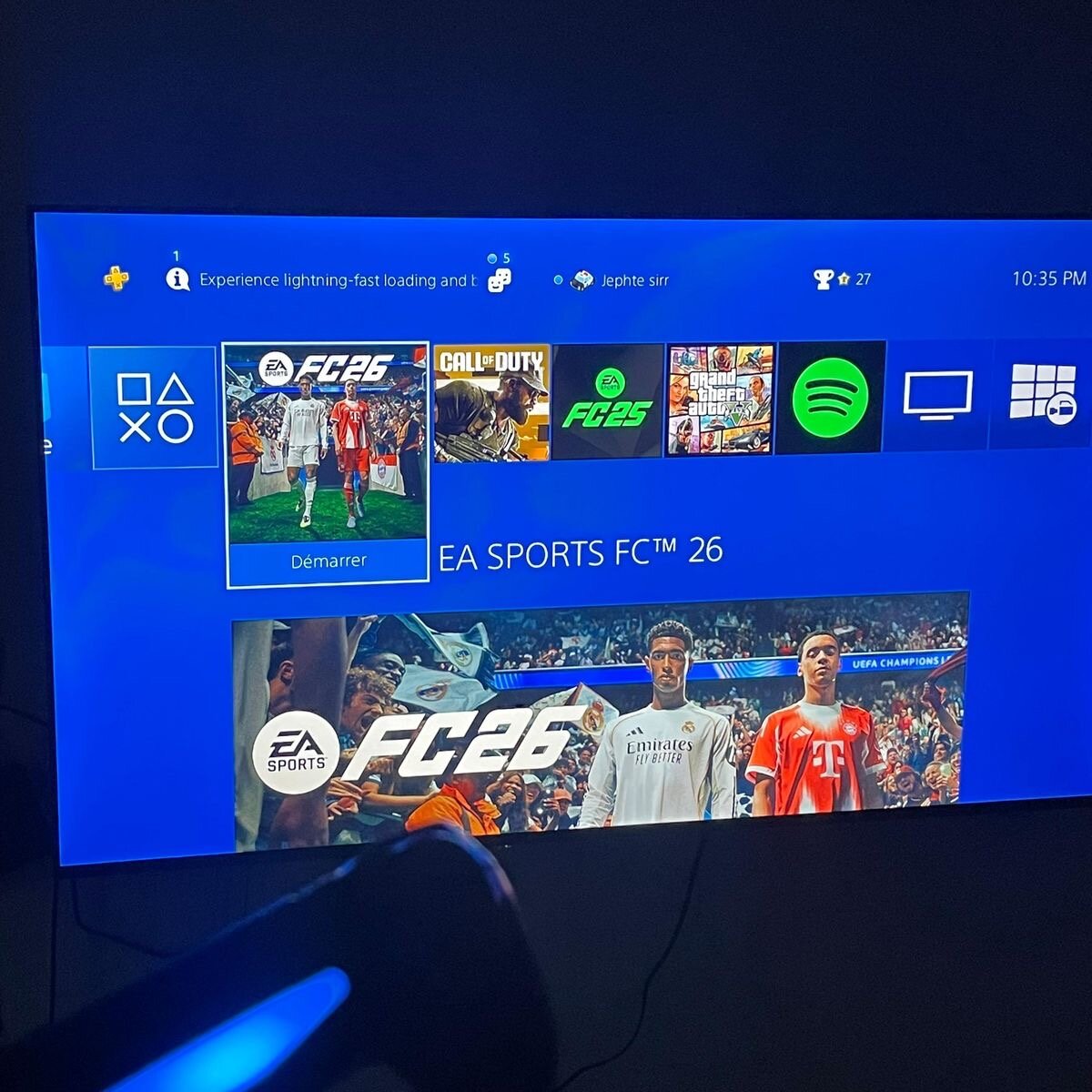 Console PS4 avec manette