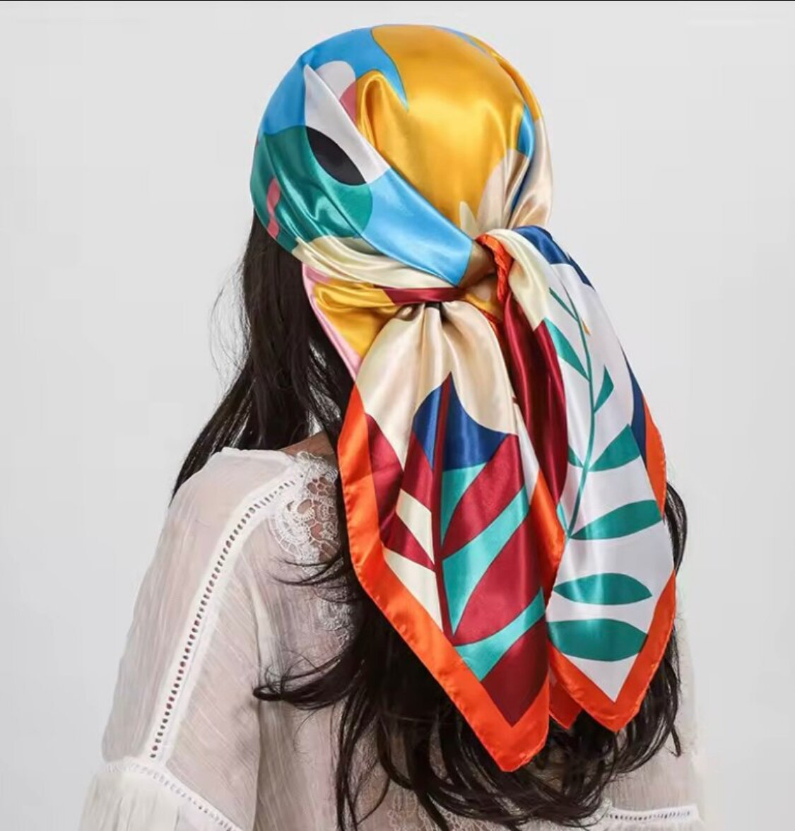 Écharpe en satin colorée