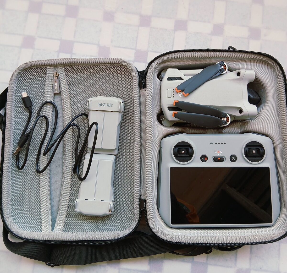 Drone DJI Mini 3 avec télécommande et accessoires