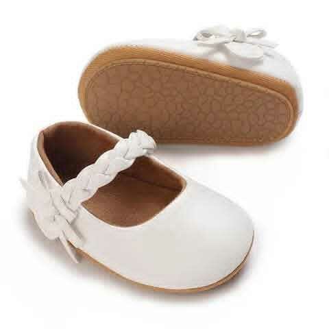 Chaussures bébé blanches élégantes