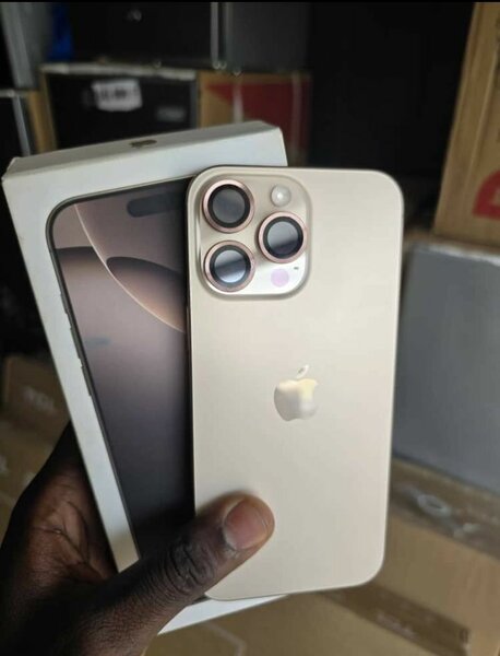 iPhone 15 Pro Max 256 Go Or