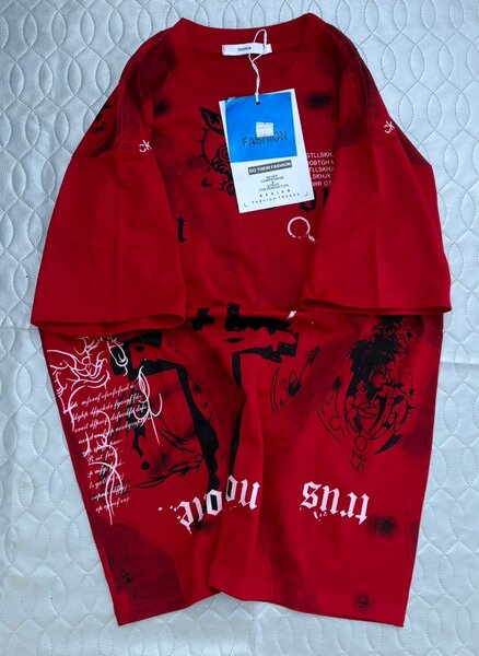 T-shirt rouge imprimée streetwear