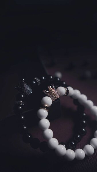 Bracelets Couronne Blanc et Noir