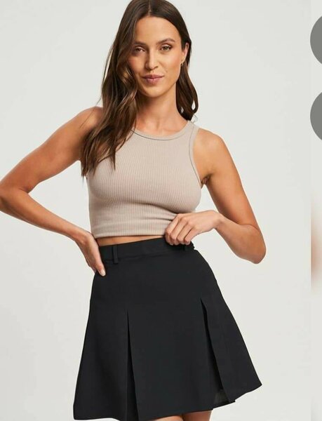 Jupe Plissée Noire Élégante