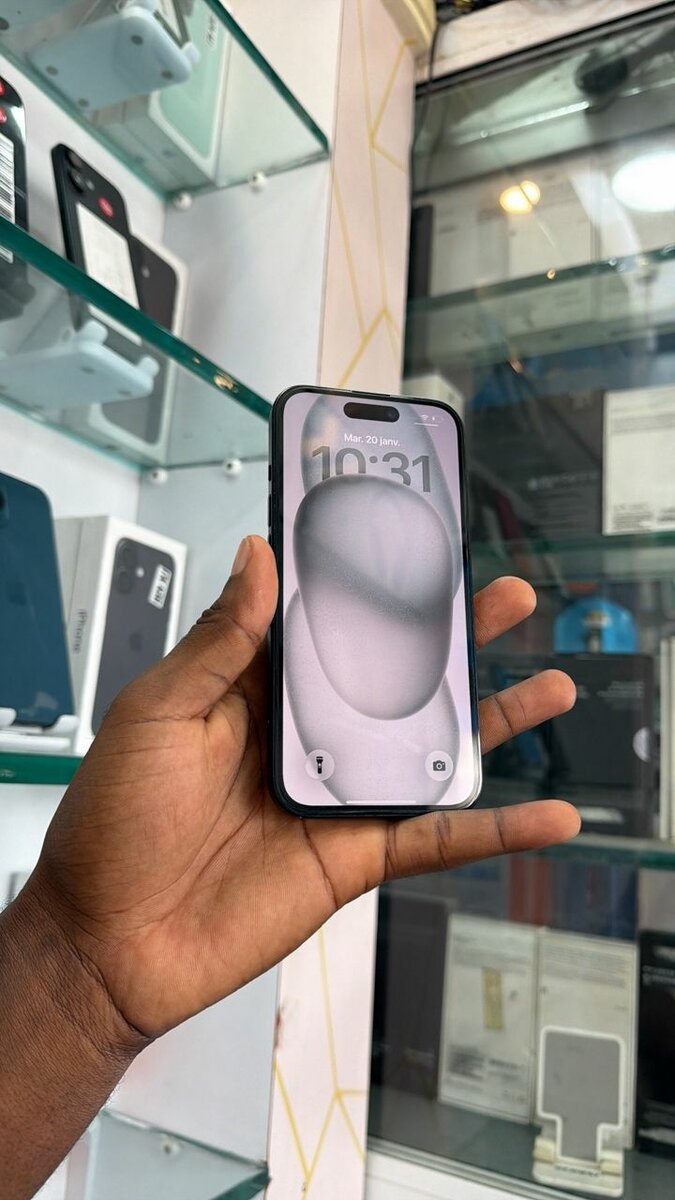 iPhone 15 simple super propre