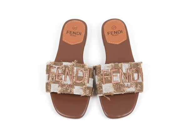 Sandales Fendi tendance