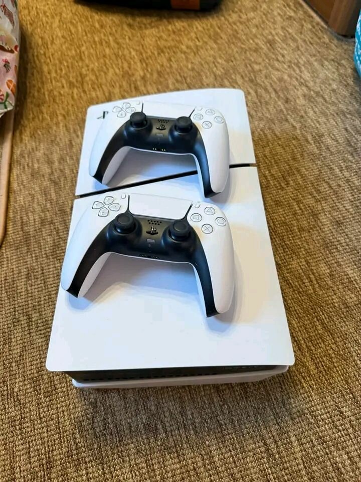 Console PS5 avec manettes