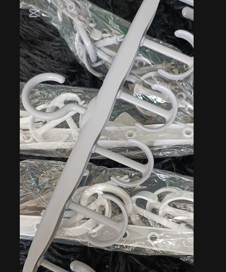 Cintre rotatif à 12 crochets