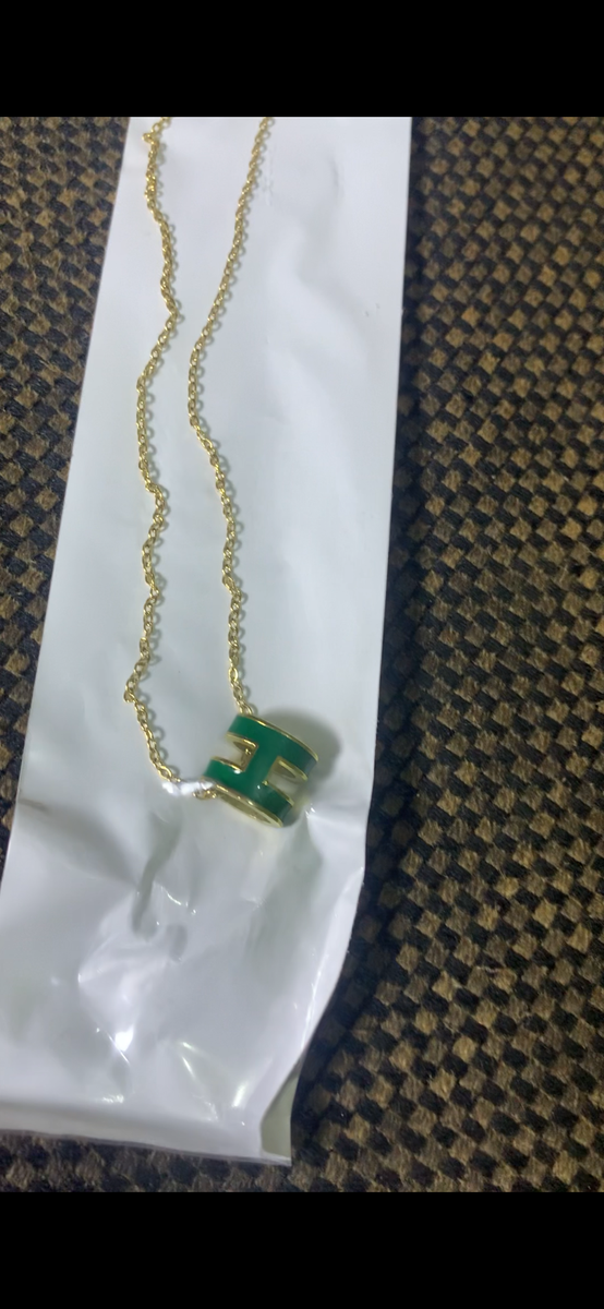 Collier pendentif initiale chic