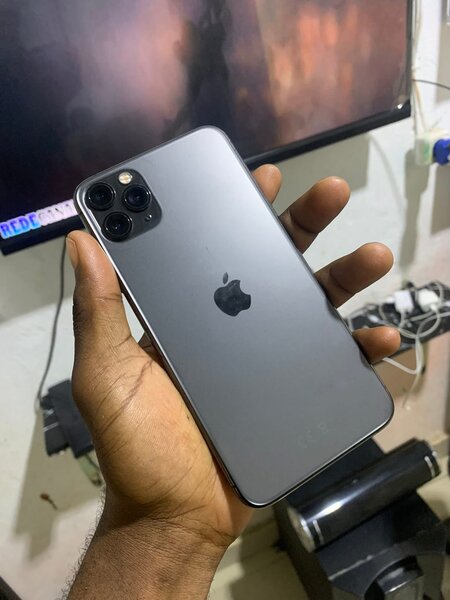 iPhone 11 Pro Max Gris Sidéral