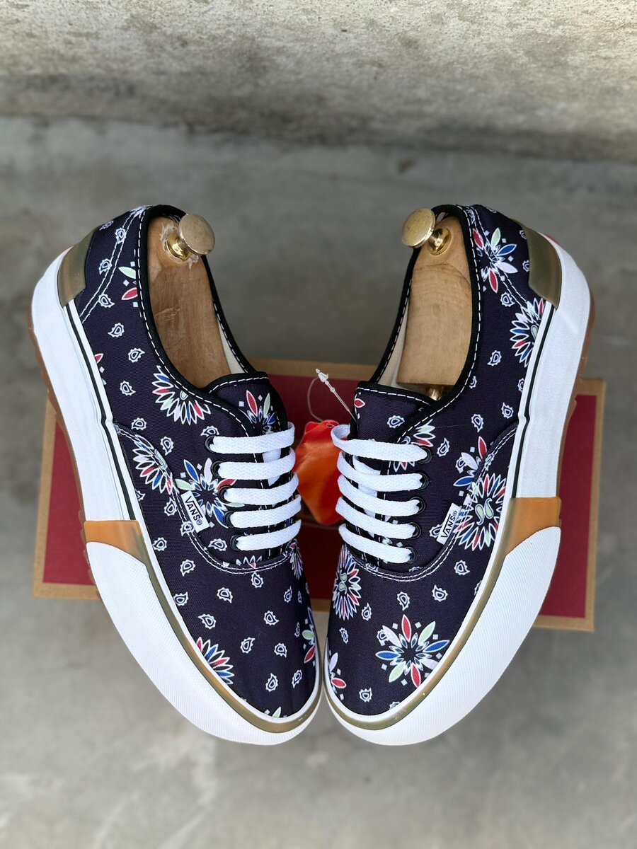 Baskets à motif floral