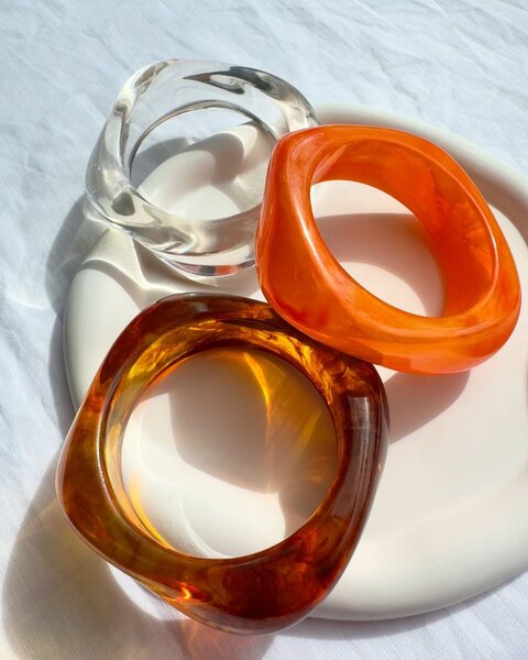 Bracelet en résine couleur ambre