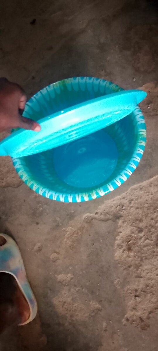 Bol en plastique avec couvercl