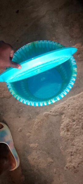 Bol en plastique avec couvercl