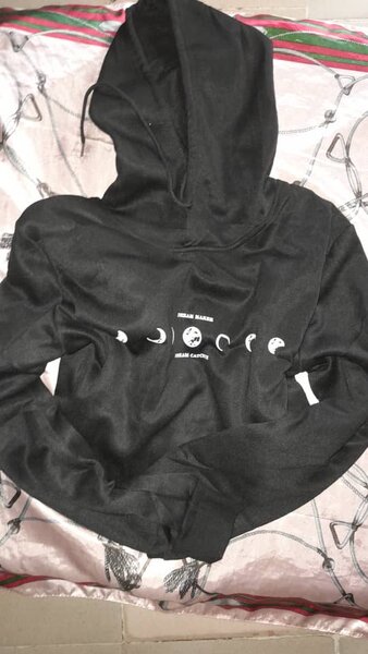 Sweat à Capuche Noir Lunaire