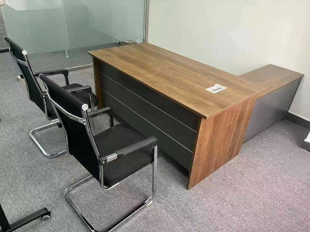 Bureau d'angle moderne en bois