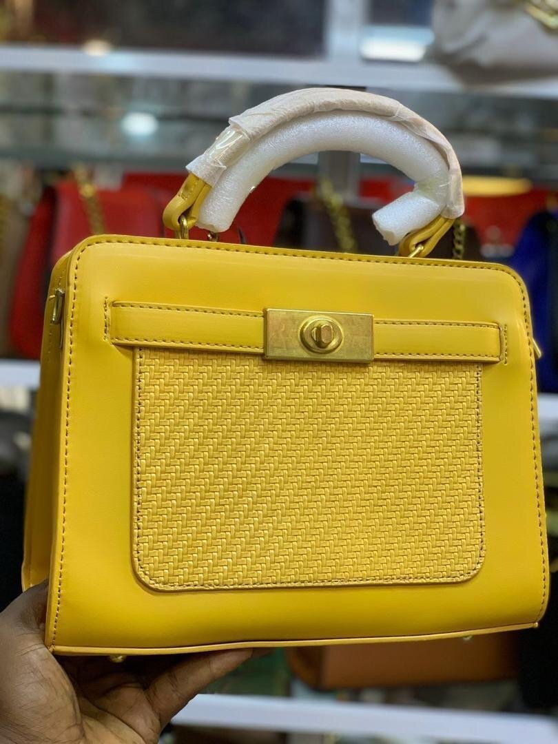 Sac à main en cuir tissé élégant