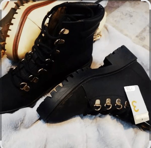 Bottes noires en cuir élégantes