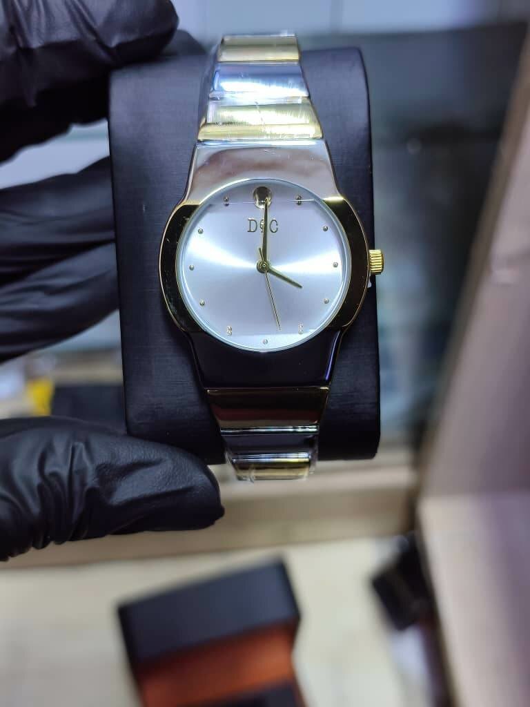 Montre élégante en acier inoxydable