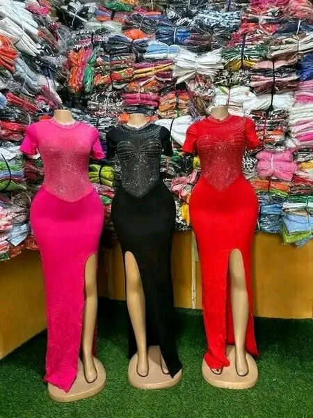 Robe élégante fendue