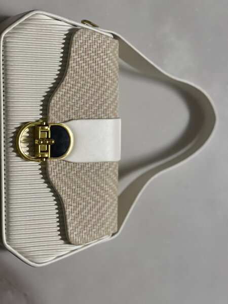 Sac élégant en cuir tressé