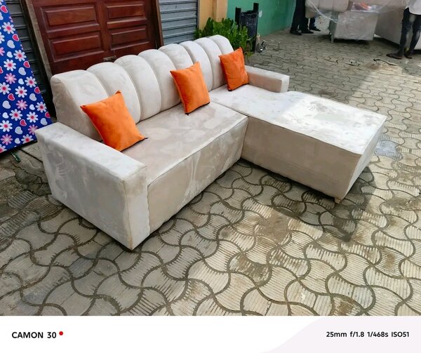 Salon moderne en tissu beige