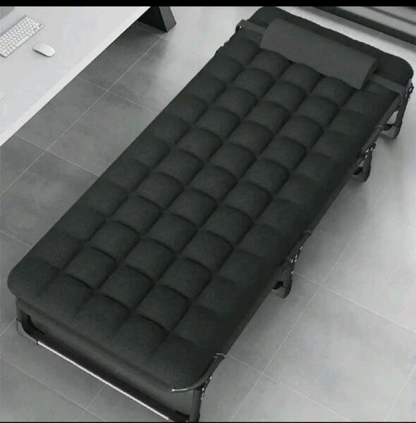 Lit pliant confortable noir
