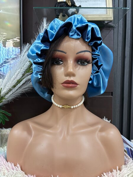 Bonnet en satin réversible