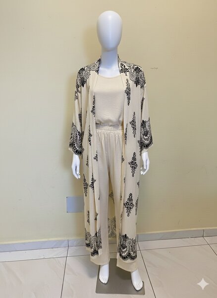 Ensemble féminin avec une abay