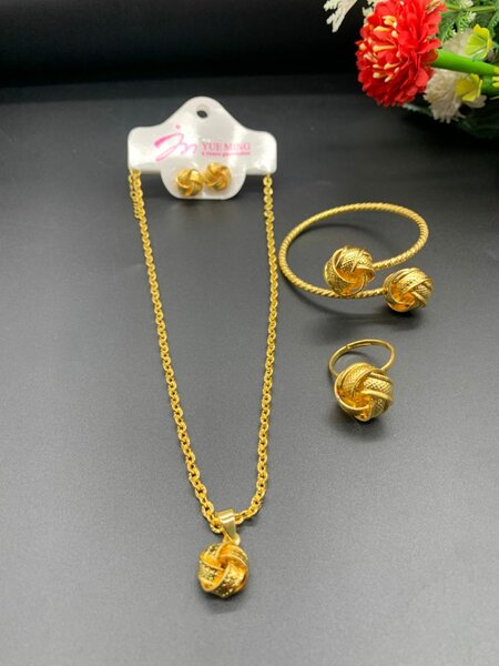 Elegant Gold Jewelry Set