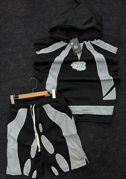 Ensemble à capuche et short