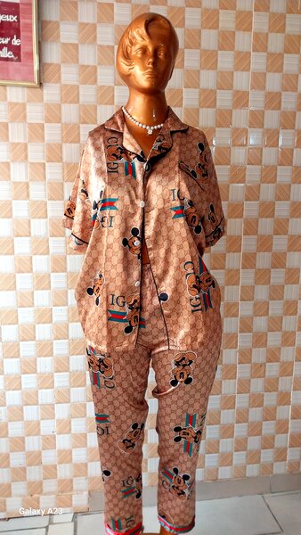 Pyjama en soie imprimée