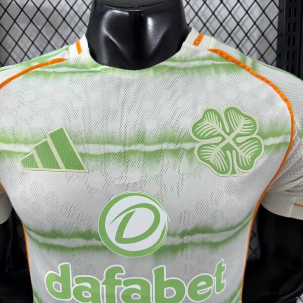 Maillot de football vert et blanc