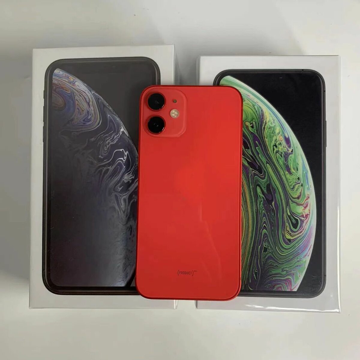 iPhone 12 Rouge et Violet