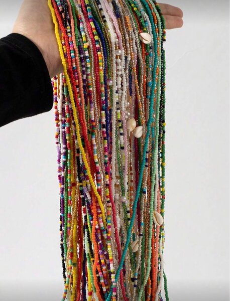 Colliers multicolores en perles