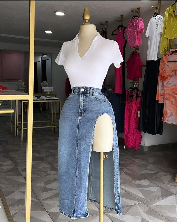 Jupe en jean fendue moderne