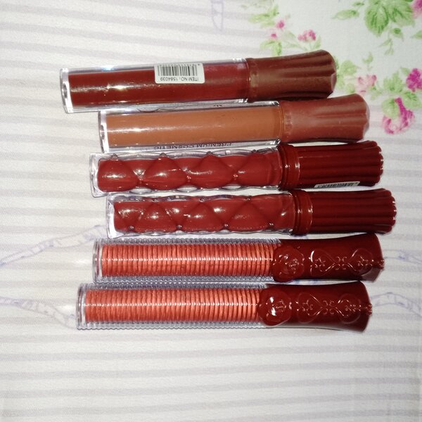 Ensemble de rouges à lèvres variés